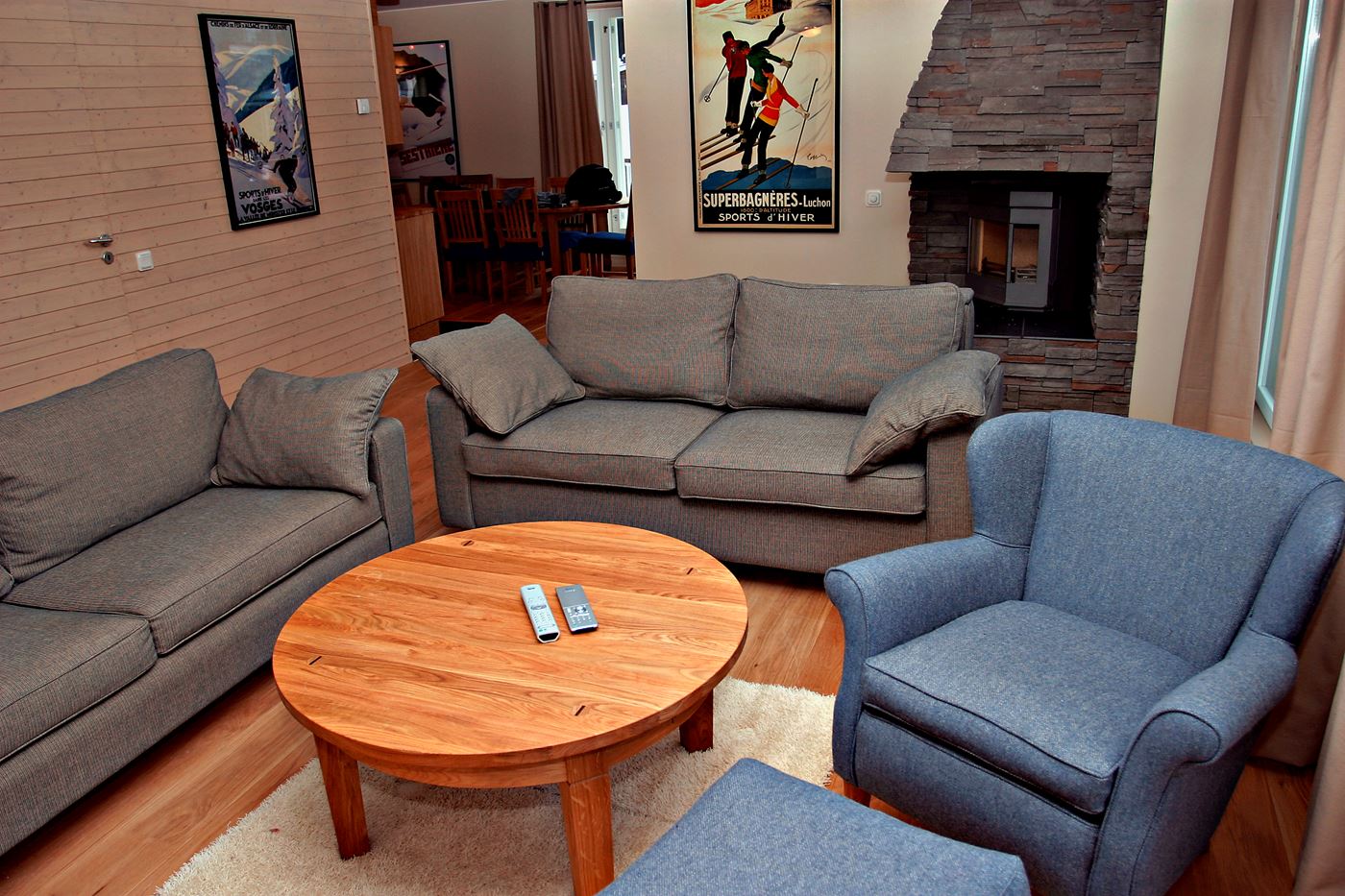 hc_are_apartments_apartment1-4_3br_room_1_tbwa_retouched_03_2023.jpg