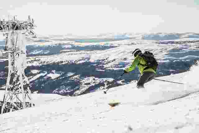 skiiers-deal-1330x890_.jpg